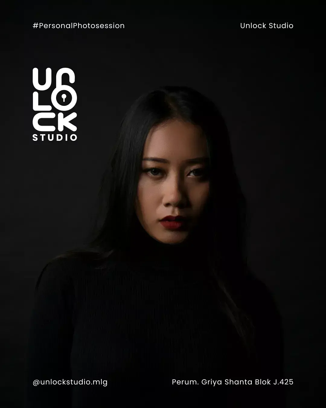 Potret low-key perempuan di latar hitam